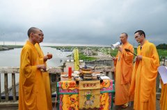 海安如來寺第三屆南黃海紫菜法會(huì)舉行祭海活動