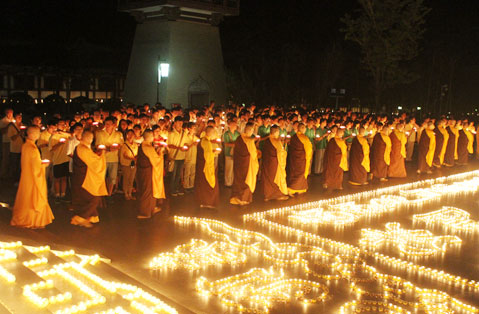 法門寺舉行第七屆“法門之光”福慧營閉幕式暨傳燈法會(huì)