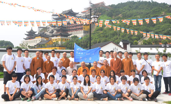 江蘇寒山寺青年佛學(xué)社2012“禅悅人生”夏令營共修活動開(kāi)幕