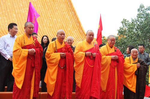 弘法寺舉行本煥長(cháng)老聖物回報恩祖庭迎請儀式