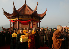 武漢報恩禅寺隆重舉行本煥長(cháng)老舍利回鄉供奉祈福大典