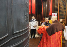 “慈行天下 祈福奉化”雪窦寺2013元旦撞鍾祈福活動