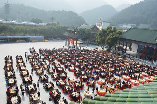 廣東四會(huì)六祖寺舉行“報國(guó)恩 謝佛恩”臘八節主題活動