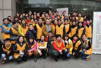 臘八節 長(cháng)沙洗心禅寺爲福利院老人送粥送祝福