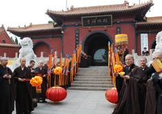 河北柏林禅寺僧俗大衆恭迎淨慧長(cháng)老遺骨舍利儀式