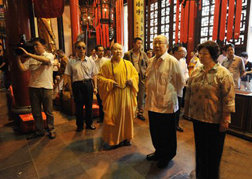 中國(guó)國(guó)民黨榮譽主席吳伯雄參觀上海玉佛禅寺