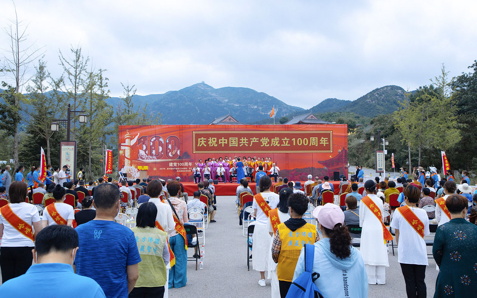 煙台市佛教界慶祝中國(guó)共産黨成(chéng)立100周年書畫展開(kāi)幕